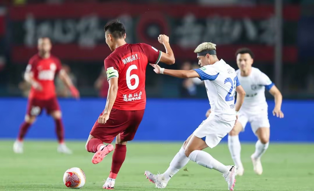 关于英超倒计时，武汉三镇国际比赛日战术微调，细节引发关注，赛场秩序良好，细节决定成败的信息