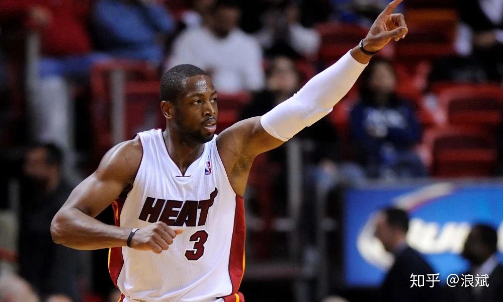 塞维利亚训练开放日，冲刺阶段绝杀压哨引欢呼，NBA季后赛在即，轮换策略成焦点的简单介绍