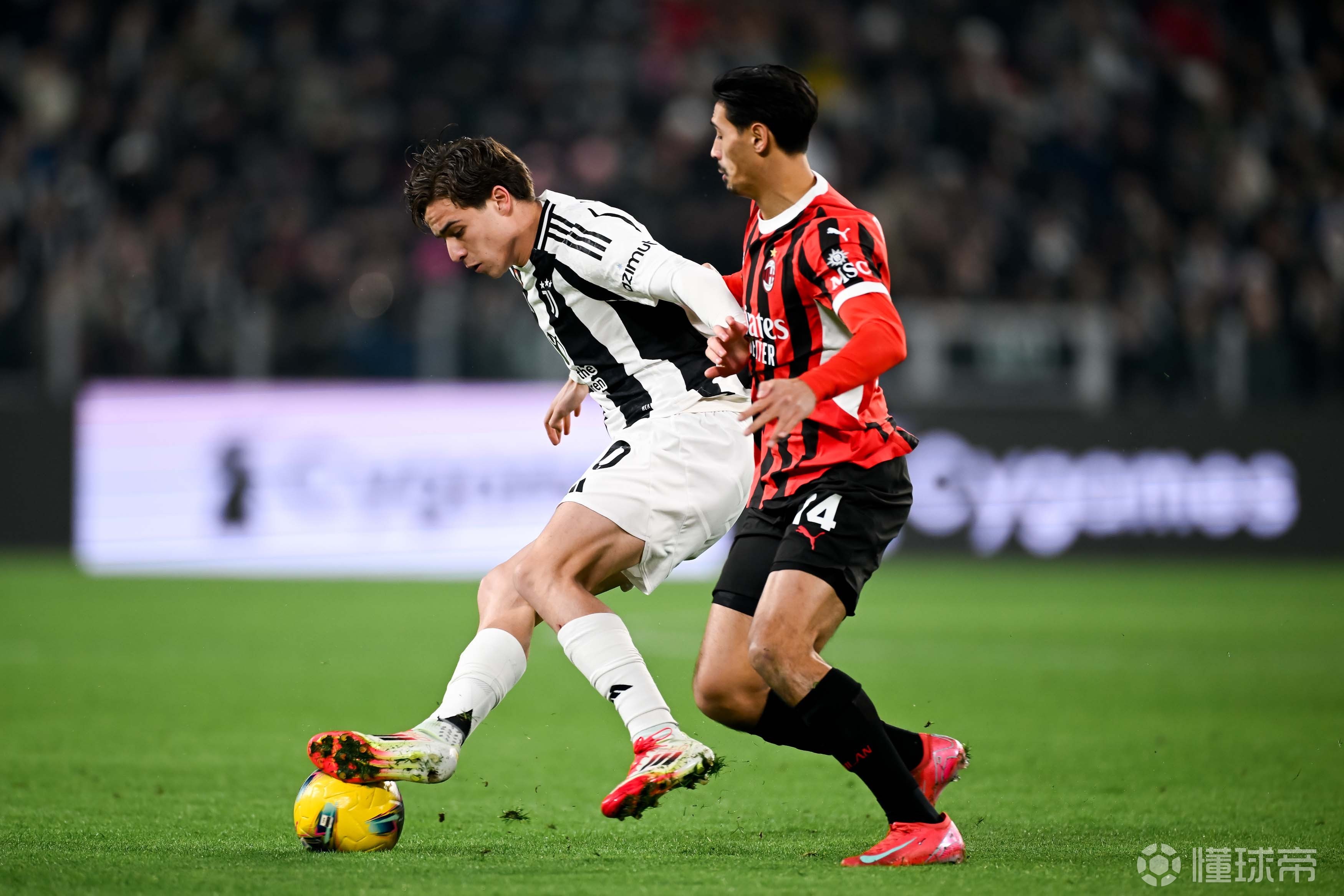 包含冲刺阶段体能课后,尤文图斯队长鼓劲备战欧联,赛场秩序良好,训练强度明显提升的词条 包含冲刺阶段体能课后,尤文图斯队长鼓劲备战欧联,赛场秩序良好,训练强度明显提升的词条