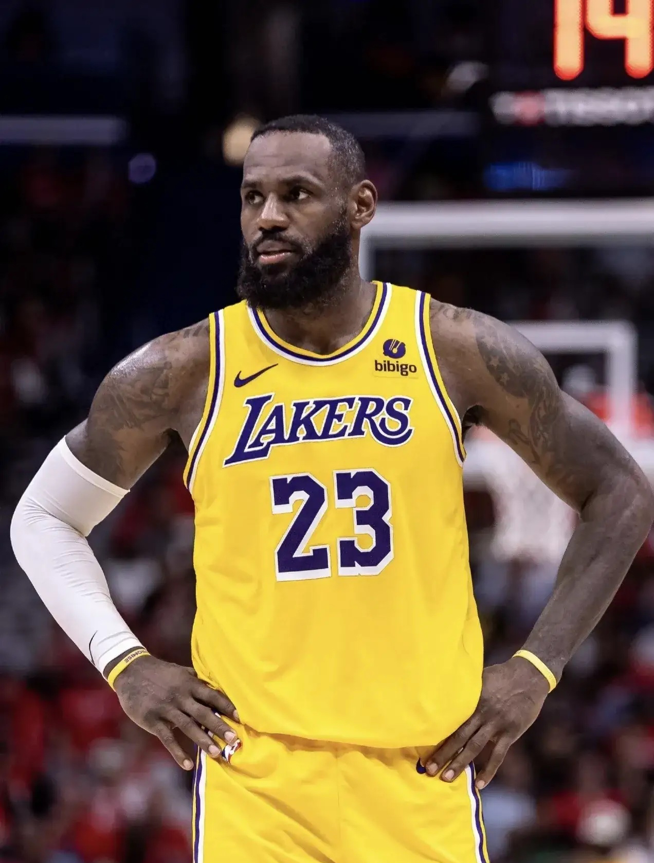 包含NBA总决赛加时末段再迎强敌，菲尼克斯太阳队长鼓劲，主帅态度：更衣室稳定，更衣室氛围转暖的词条